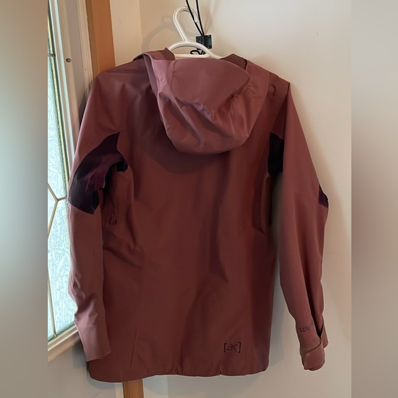 Burton AK goretex jacket, size small - Picture 2 of 3